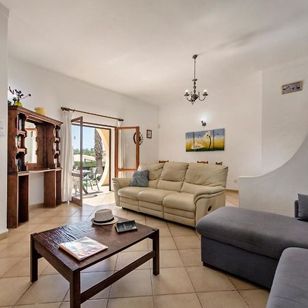 Located In An Exclusive Residential Area Of Vilamoura Villa Quarteira Exterior photo