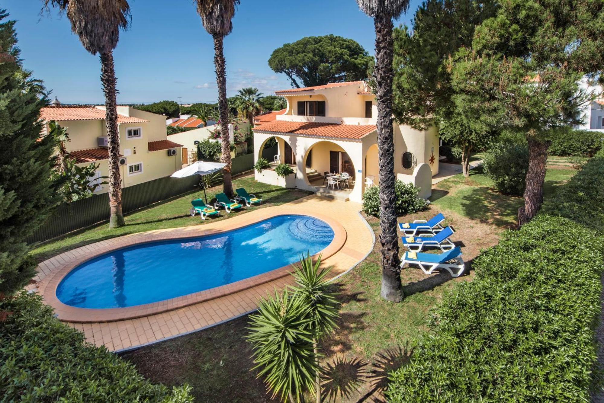 Located In An Exclusive Residential Area Of Vilamoura Villa Quarteira Exterior photo