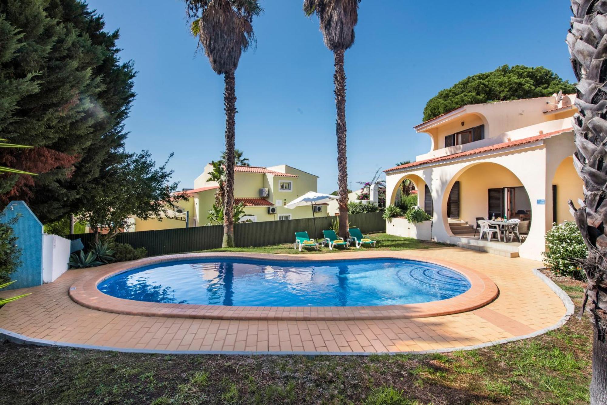 Located In An Exclusive Residential Area Of Vilamoura Villa Quarteira Exterior photo