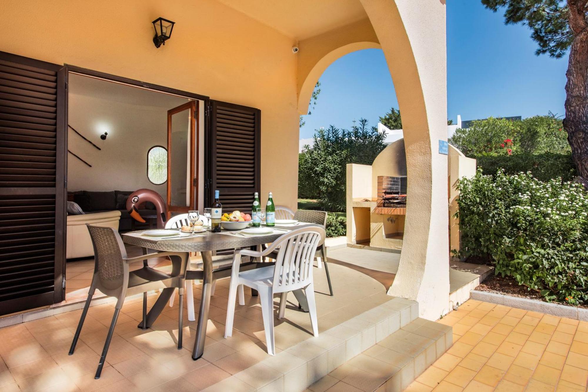 Located In An Exclusive Residential Area Of Vilamoura Villa Quarteira Exterior photo