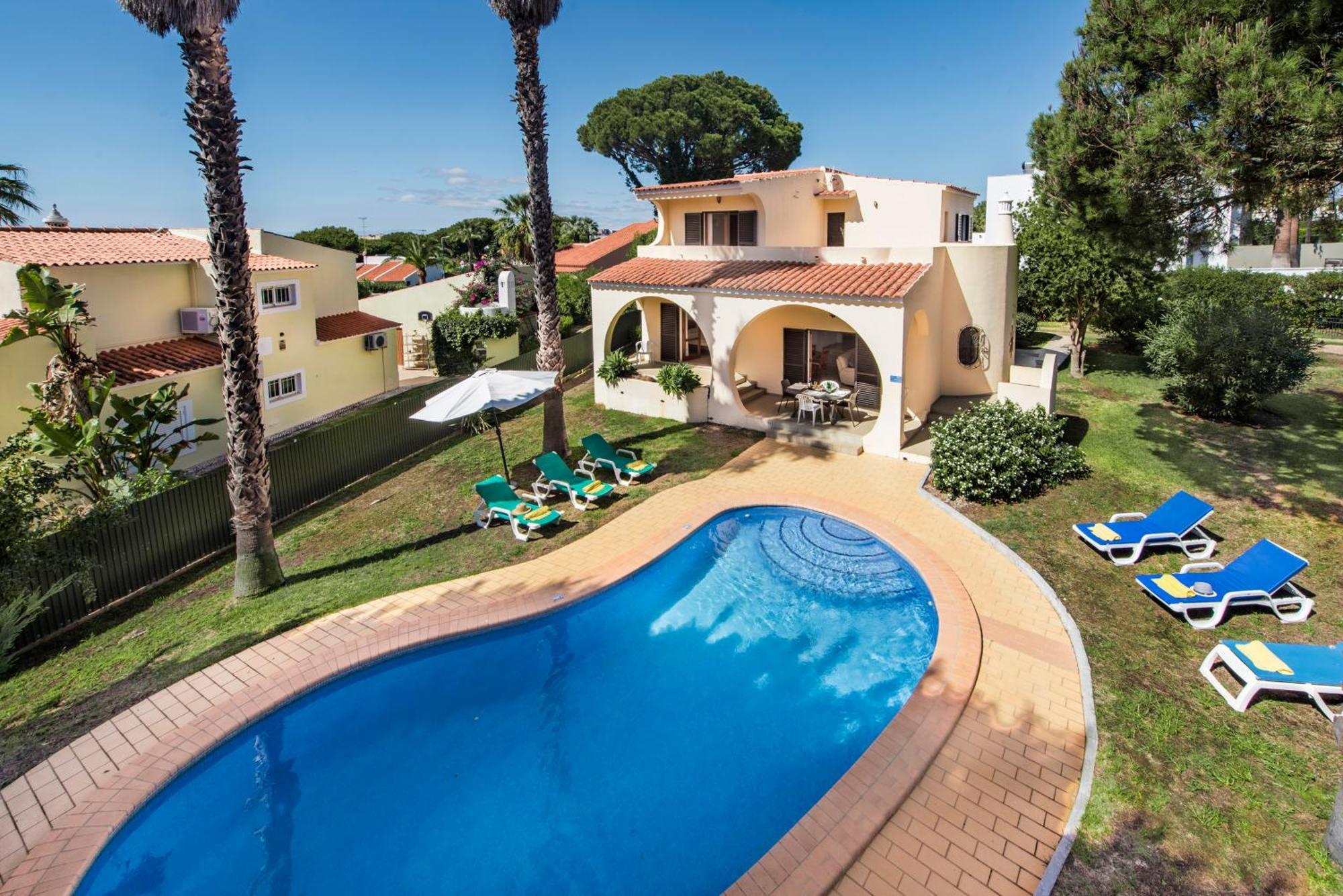 Located In An Exclusive Residential Area Of Vilamoura Villa Quarteira Exterior photo