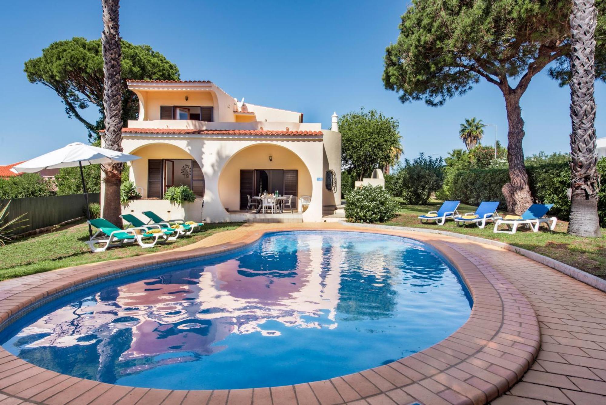 Located In An Exclusive Residential Area Of Vilamoura Villa Quarteira Exterior photo