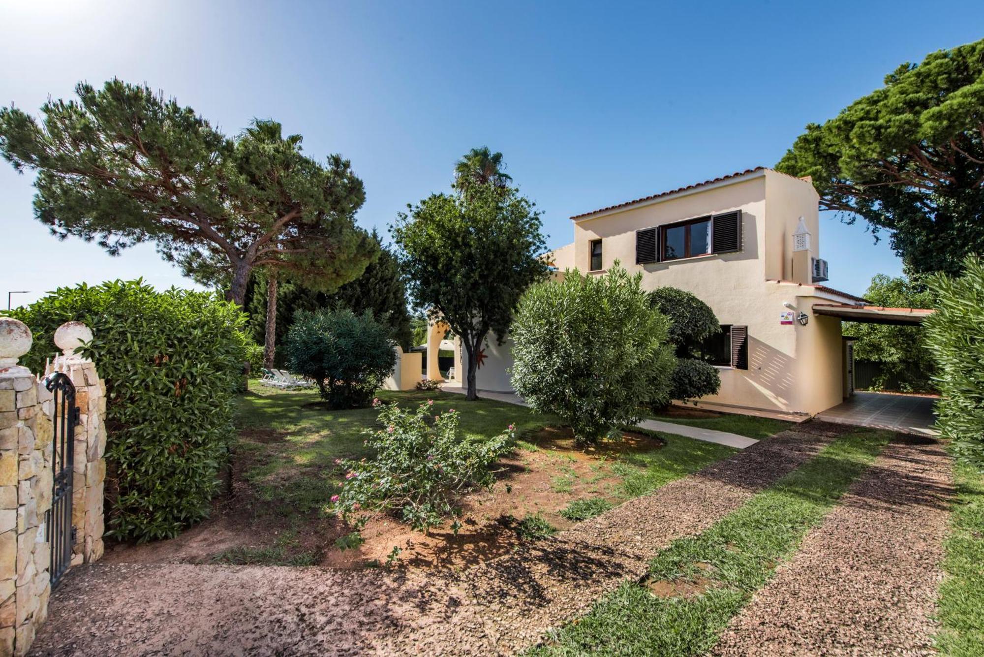 Located In An Exclusive Residential Area Of Vilamoura Villa Quarteira Exterior photo