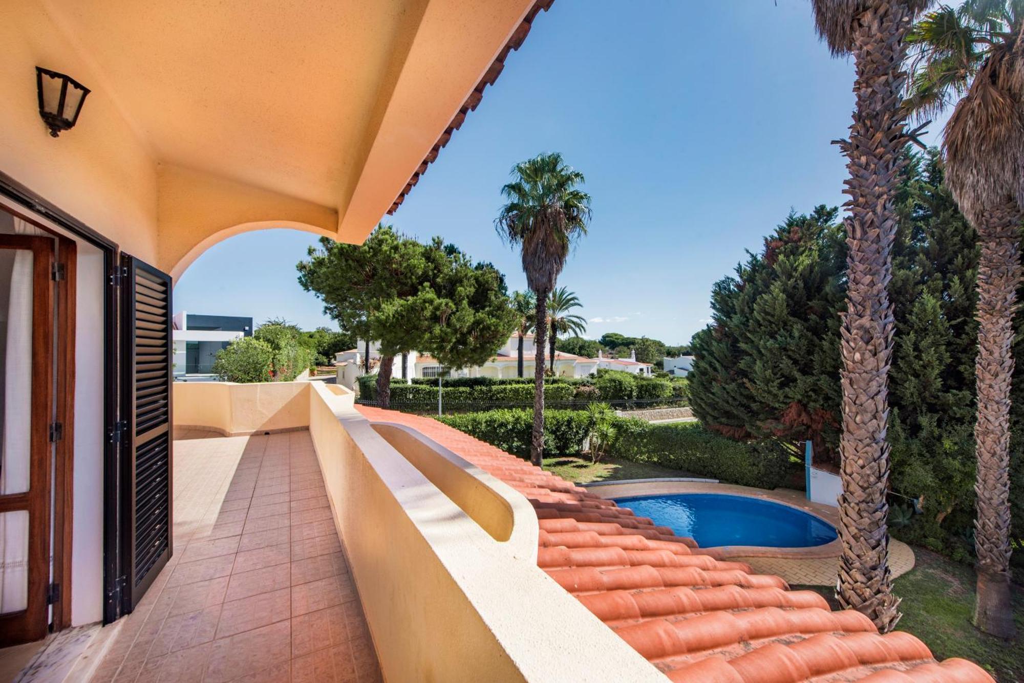 Located In An Exclusive Residential Area Of Vilamoura Villa Quarteira Exterior photo