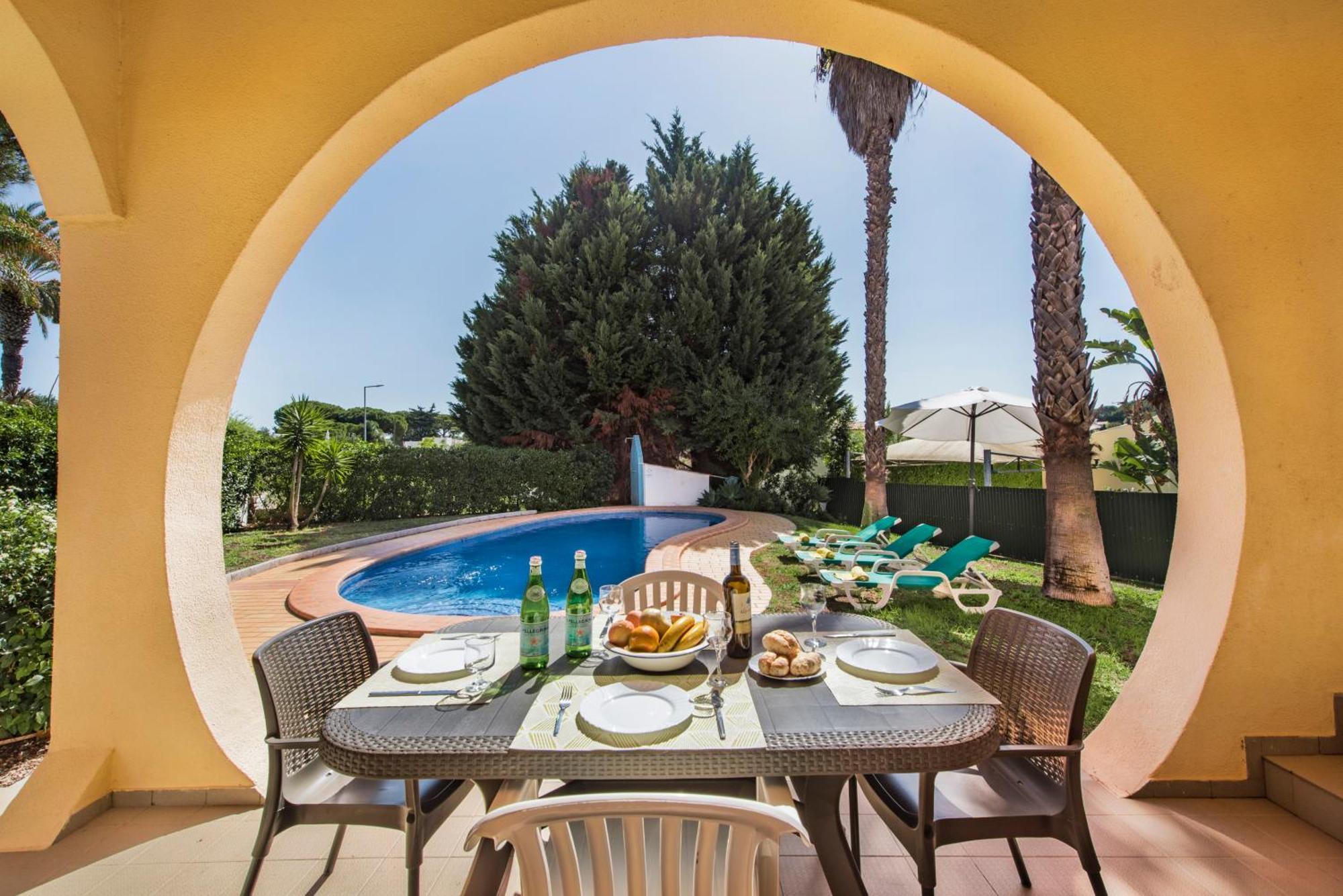 Located In An Exclusive Residential Area Of Vilamoura Villa Quarteira Exterior photo