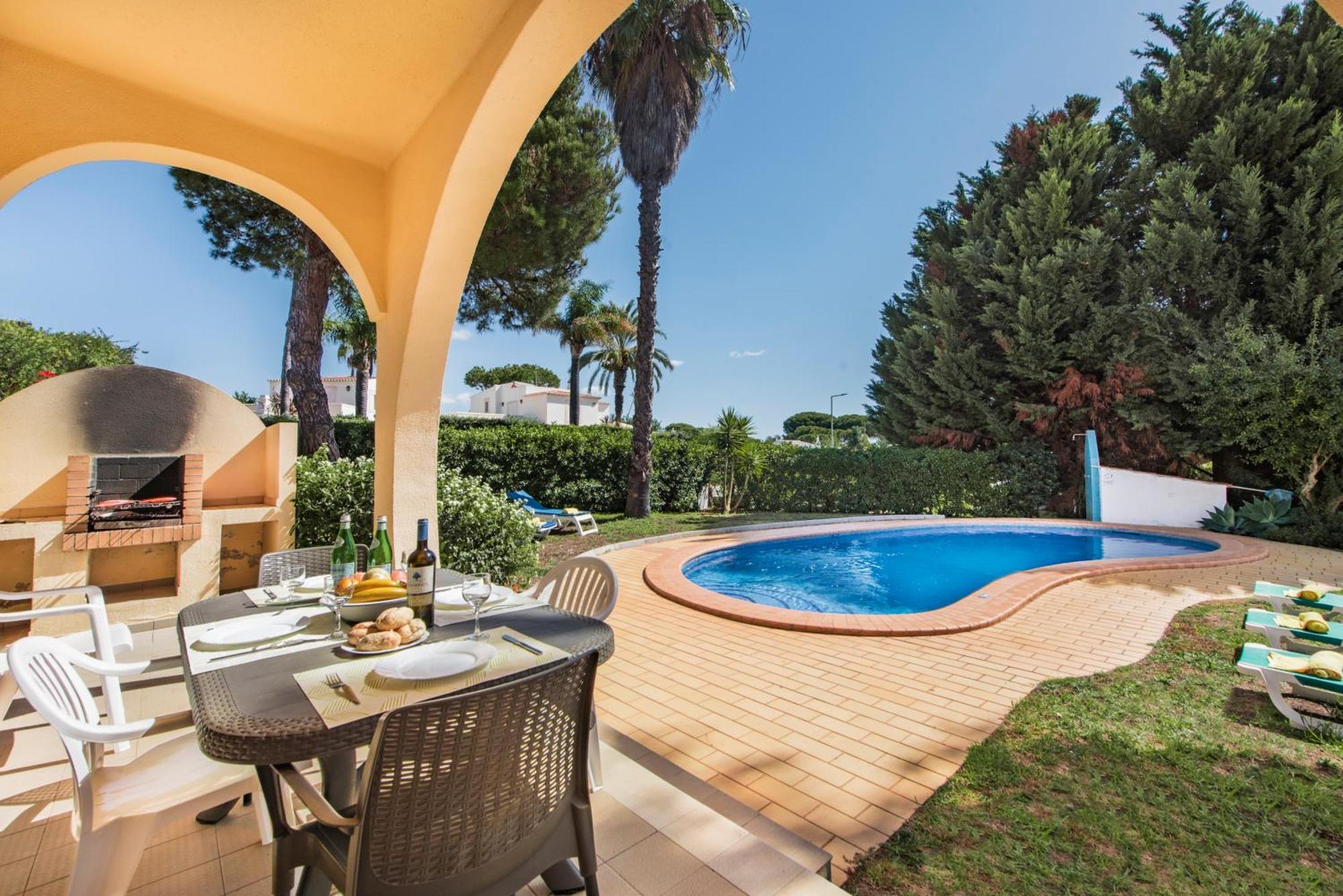 Located In An Exclusive Residential Area Of Vilamoura Villa Quarteira Exterior photo