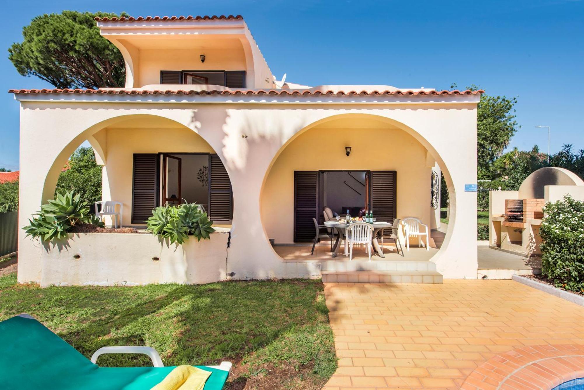 Located In An Exclusive Residential Area Of Vilamoura Villa Quarteira Exterior photo