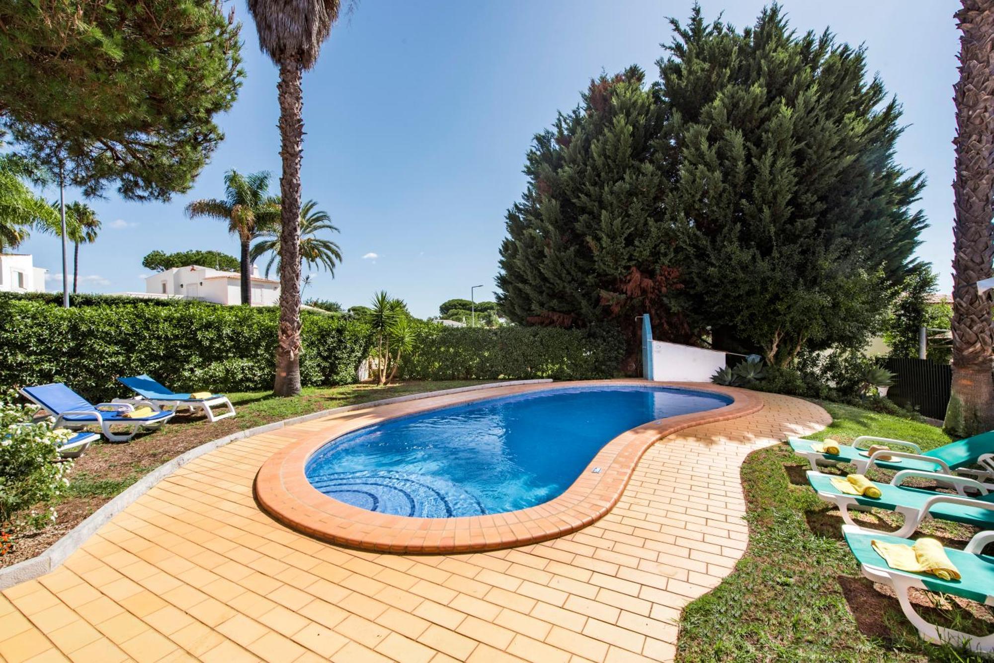 Located In An Exclusive Residential Area Of Vilamoura Villa Quarteira Exterior photo